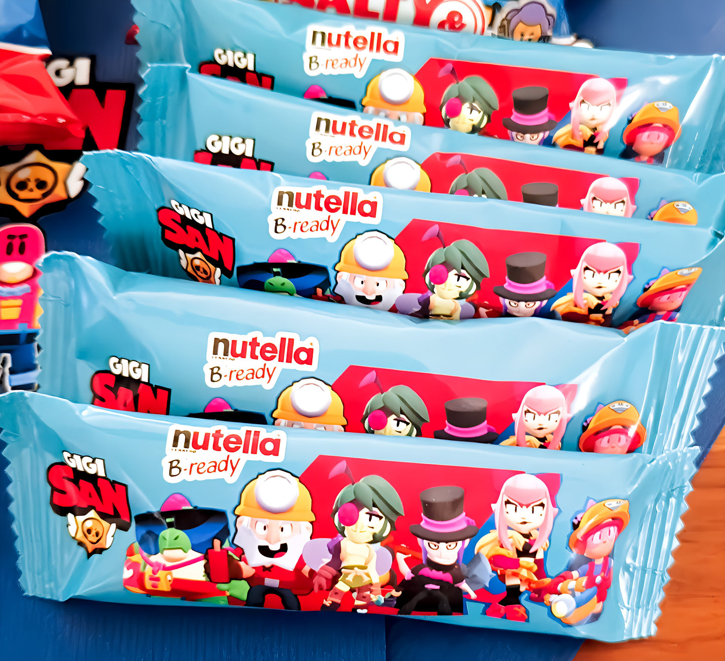 Nutella B-ready snack bars with colorful cartoon characters on blue Gigi San packaging