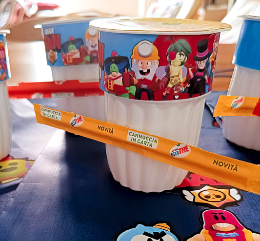 Estathé cup with Brawl Stars characters, yellow paper straw wrapper, and colorful packaging